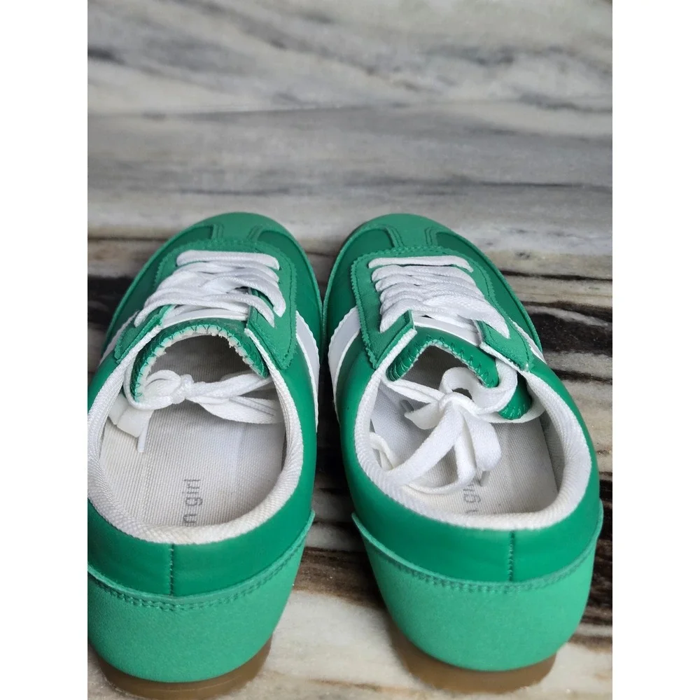 Madden Girl Green White Low Top Lace Up Sneakers Retro‎ Gum Sole Shoes Size 7
